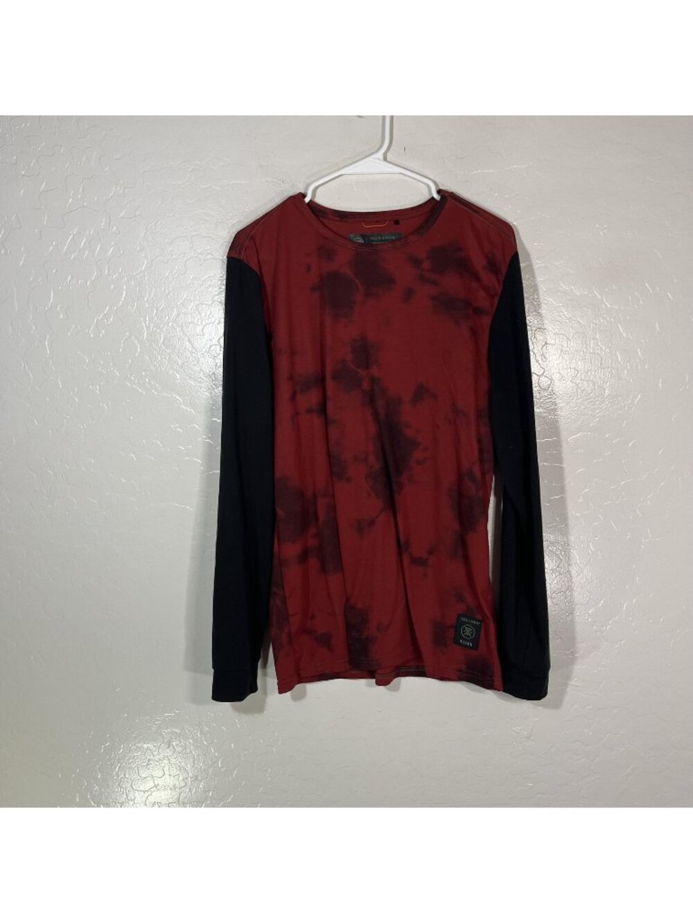 Roark Run Amok Shirt Mens Medium Red Long Sleeve Performance Running Tee Top